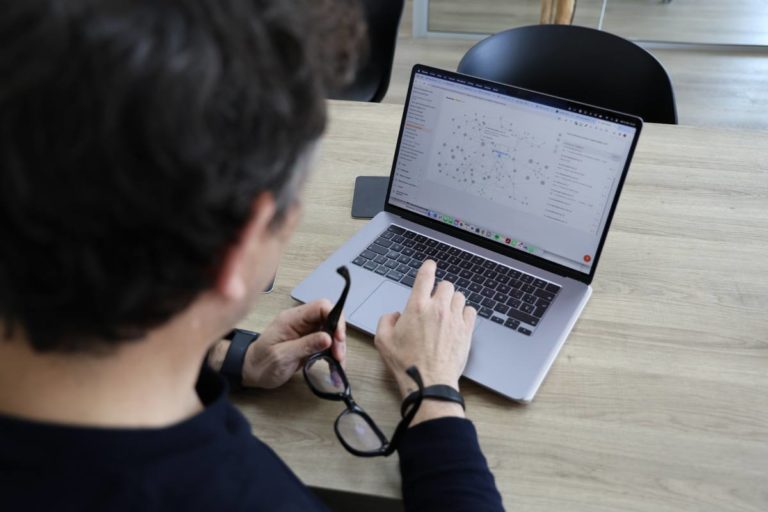 marketing para clinicas dentales especialistas seo diseño web gestion de redes sociales medicos